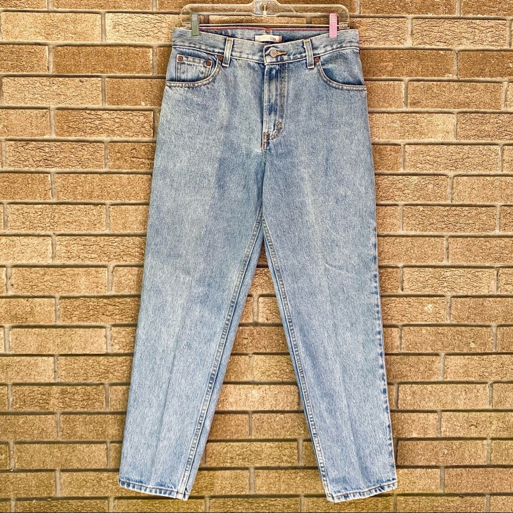 Vintage Levi’s 550 Relaxed and Tapered Mom Jeans in Light-wash Denim